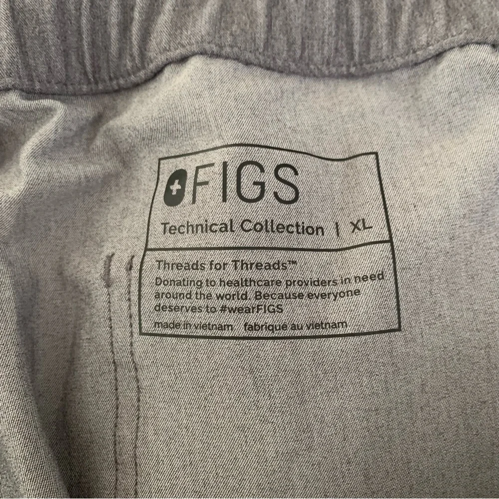 Figs dark grey cargo straight leg scrub pants
